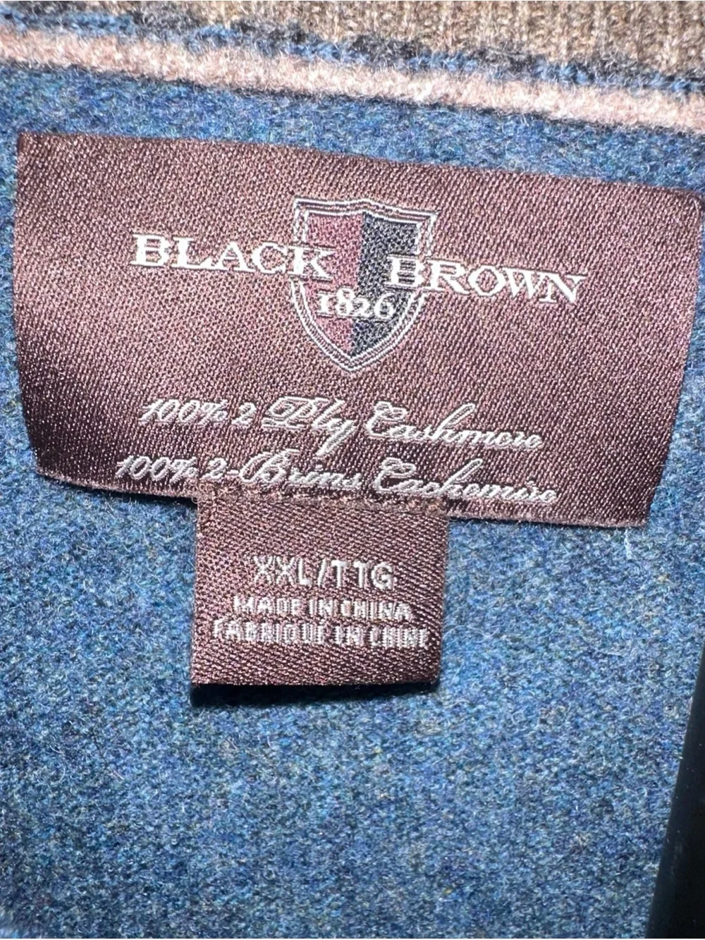Black Brown V-Neck 2 Ply Cashmere Sweater in Deep Navy Blue